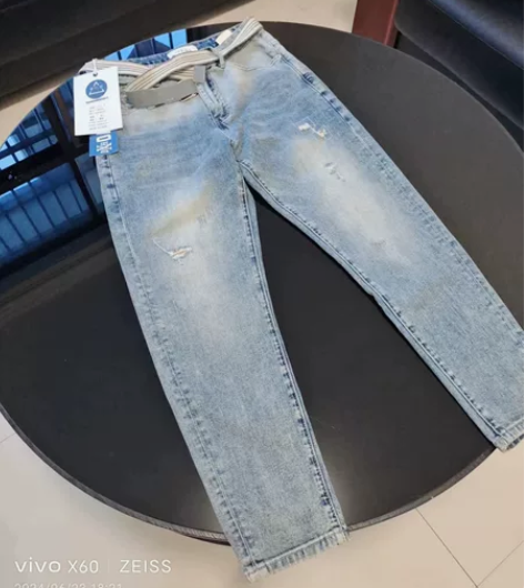 全新男士时尚牛仔裤，破洞老爹裤，夏日浅蓝色...