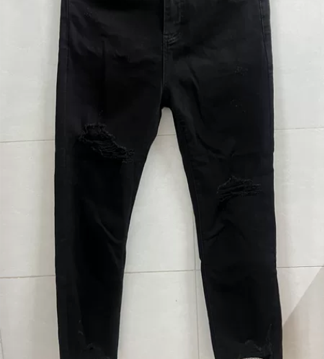 56.7%棉含量牛仔裤，磨毛质感，下水未穿...