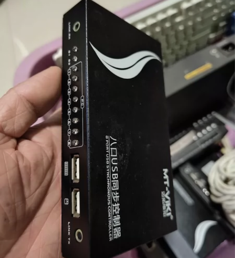 迈拓矩阵键盘鼠标同步器，跟全新的没区别，要...