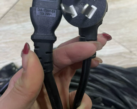 闲置电源线电脑主机显示屏电源线 9成新，1...