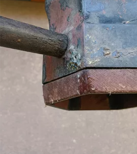 超老的二胡，琴皮，琴轴没有了，筒子有裂，大...