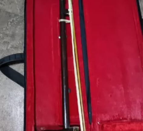 二胡，老红木二胡，挺重。十几年了，用不到出...