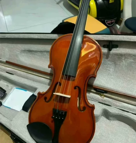 低价转让当时几千买的小提琴，全新未使用，现...