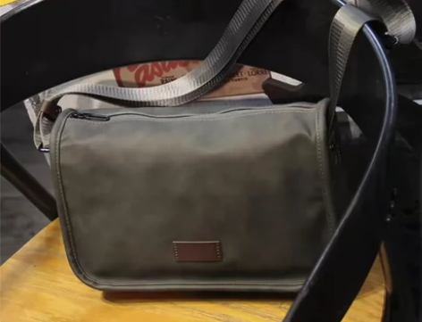 出国急出！全新闲置男包 朋友送的男包 单肩...