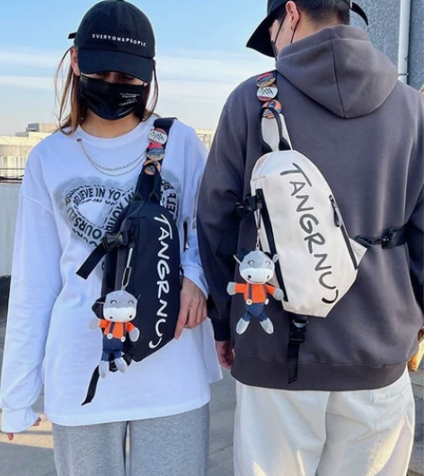 男士小包时尚潮牌斜挎包男生休闲运动小众尼龙...