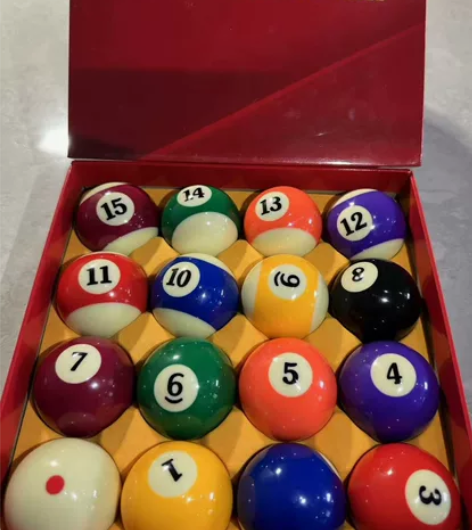 水晶台球厂销实物拍摄，打感极好（声音清脆）...