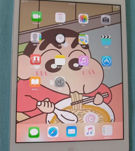 学生自用iPad mini，能看视频，听音...