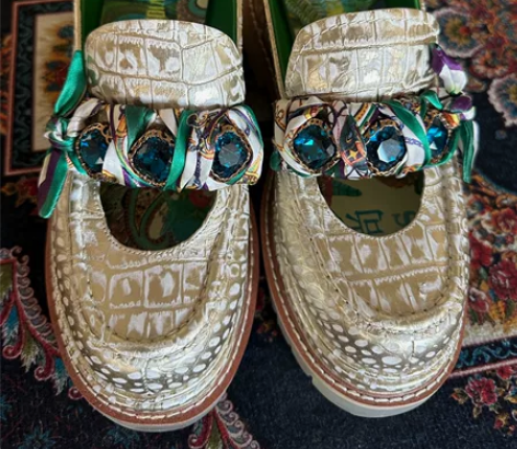 Vinyviola设计师款联名单鞋，朋友送...