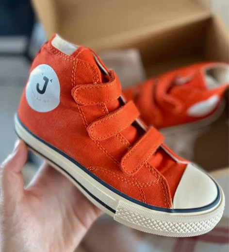 全新桔色魔术贴帆布鞋 娃大了，囤的鞋都穿不...