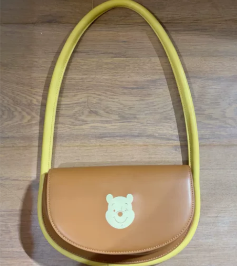 单肩包 可放下手机 感兴趣的话点“我想要”...