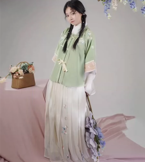 桔屿家的汉服 出儒裙 感兴趣的话点“我想要...