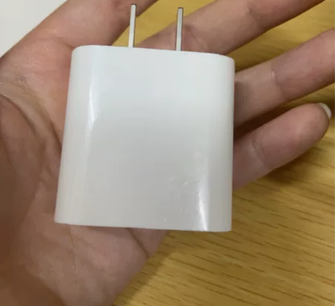 苹果原装20w充电器 进水了 要的付邮送 ...