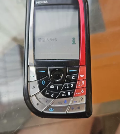 诺基亚7610手机，9成新带一电一充，机器...