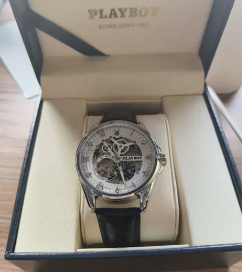 花花公子机械表 带了两个月 保存很好 买了...