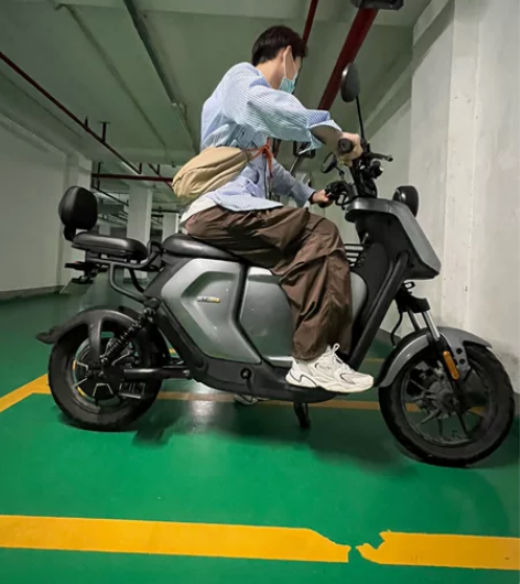 个人电动车，小牛U+b，牌照都有 app可...