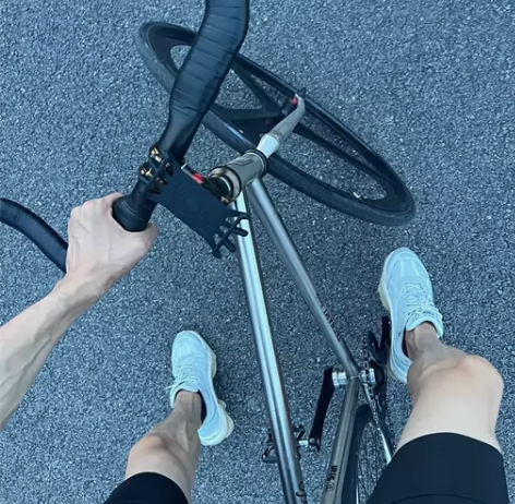 自己组织的死飞 两档 后刹 感兴趣的话点“...