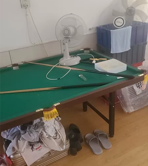 刚买几天的台球按99新，原价900威海自提...