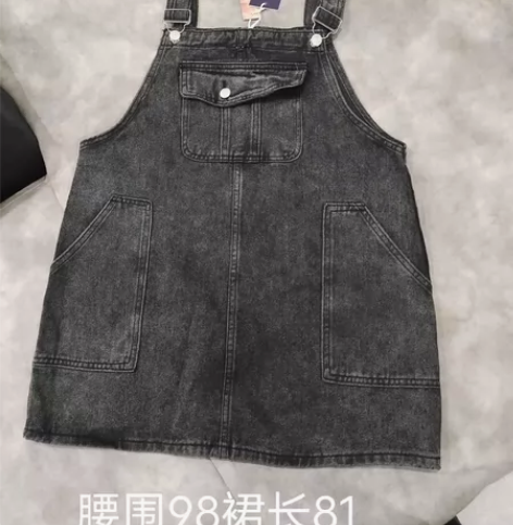 MOMo 全新牛仔背带裙，仅剩一条，L码，...