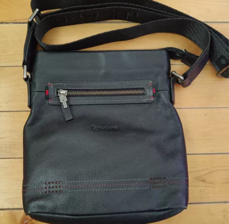 正品 TUCANO男士单肩斜挎包 商场购买...