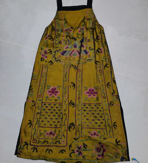 背带裙，蒙纱款，图案手工老绣，老绣一针一线...