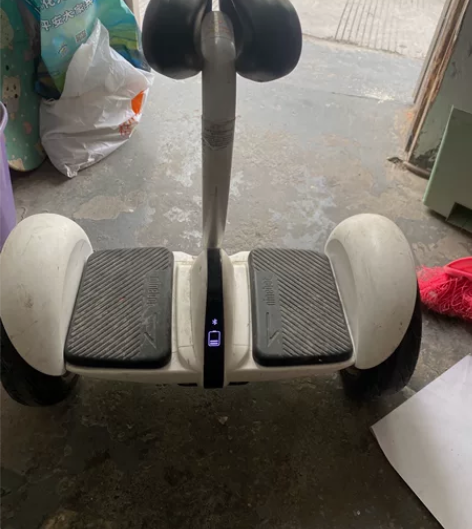 九号纳恩博平衡车，没擦没洗，后面灯不亮了，...