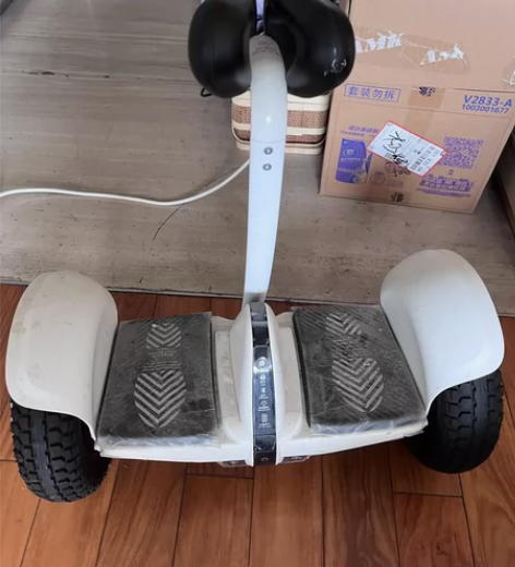 正品小米mini9号平衡车，功能正常，成色...