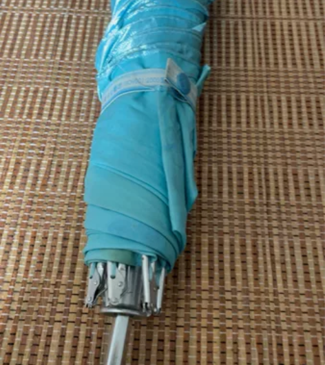 雨伞折叠伞天堂伞,直径约1米左右(比较小)...
