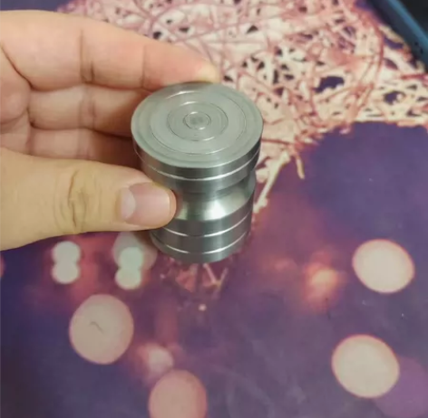 冰猴，又称冰陀螺，是一种传统的冬季玩具。以...