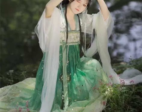 七月第一波福利，最低价，同款汉服，注意是同...