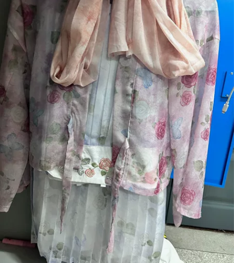 出与君赋原创汉服 玫瑰庄园L码三件套 仅试穿 买大了 半包 出与君赋原创汉服 玫瑰庄园L码三件套 仅试穿 买大了 半包