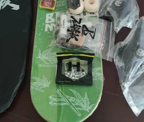 出王一博同款DBH滑板专业板双翘板 成人青...