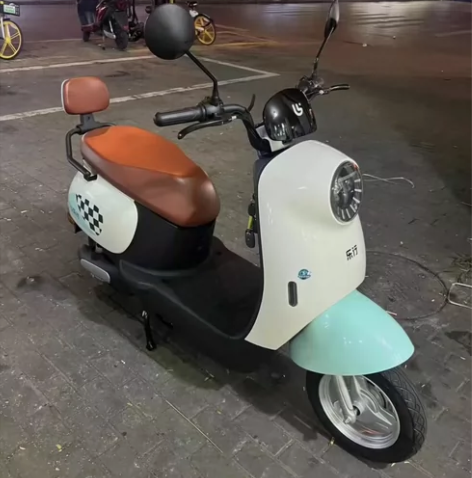 雅迪,9成新,外观如图,基本没怎么骑,续航...
