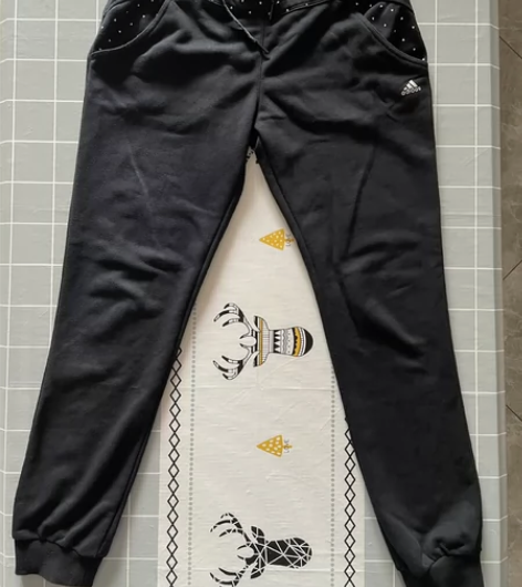 阿迪达斯，女士休闲运动裤，无脏污破损，成色...