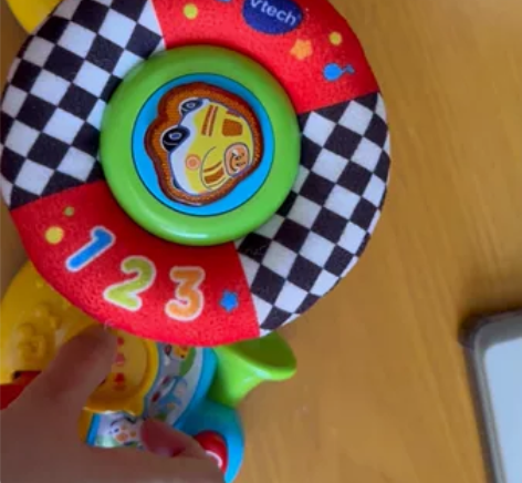 伟易达方向盘 9新，超酷声光玩具，可以绑在...