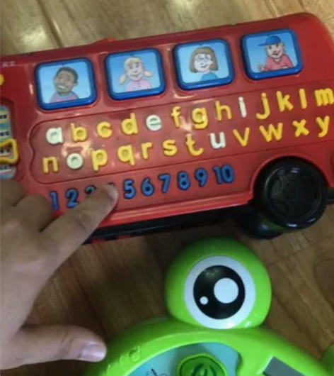 伟易达字母车 电池接触的地方有时候不好，滚...