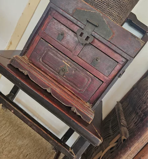 农村淘晚清梳妆盒一只(包老)缺个门 【如图...