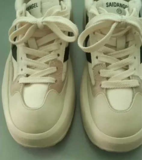 静稳服饰设计师店的鞋子衣服都是九成新的 感...