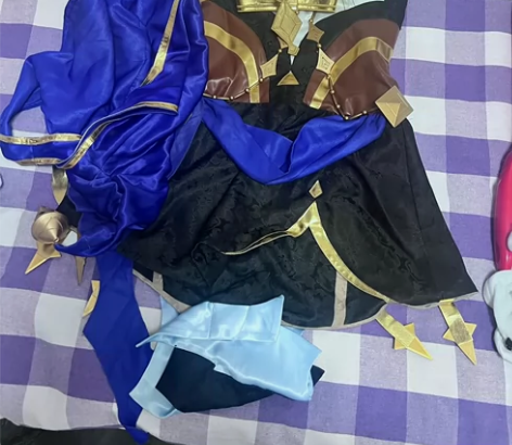 标价不包邮出次元依莱依拉 s 码，单衣，配...