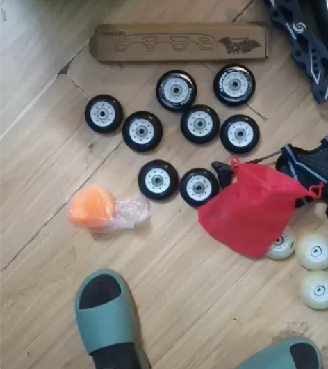 轮滑鞋成人专业溜冰鞋旱冰成年男女平花式直排...