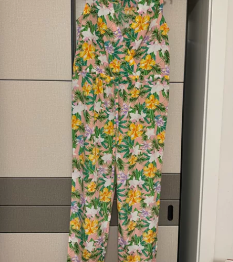 专柜买的连体衣裤，OASIS 现在hold...