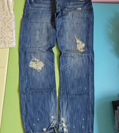 男士蓝色休闲破洞牛仔裤 感兴趣的话点“我想...