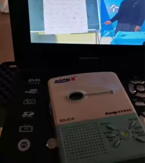 移动小电视新买的,每次还没修,不小心把CD...