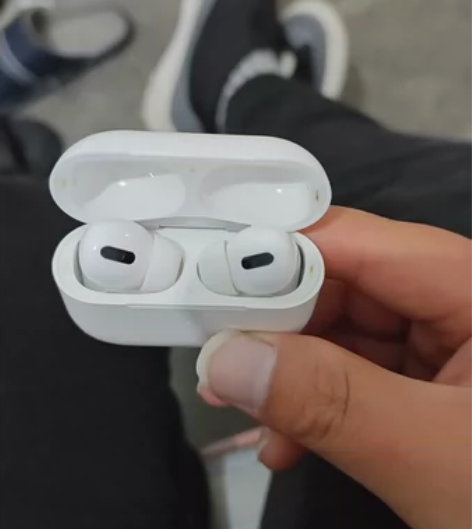 不知型号的耳机,5块不包邮,泡水了,自己找...