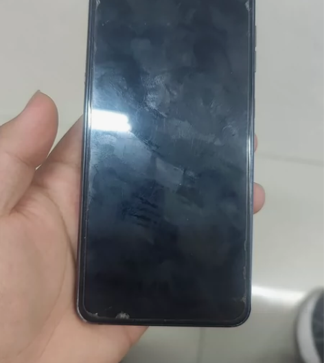 海信A6，双面手机，一面正常屏幕，一面墨水...