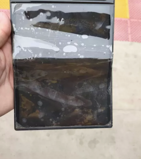 柔宇折叠屏二代 小区收来的屏幕坏，合不上了...