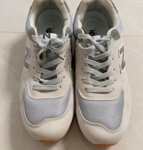 新佰伦领步运动鞋只穿过一次 买的时候没看清...