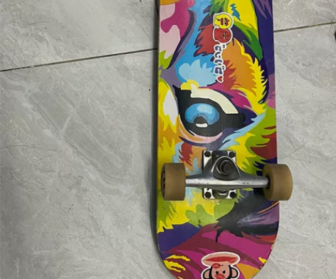 斯威滑板，可刀，但是不包邮。 感兴趣的话点...