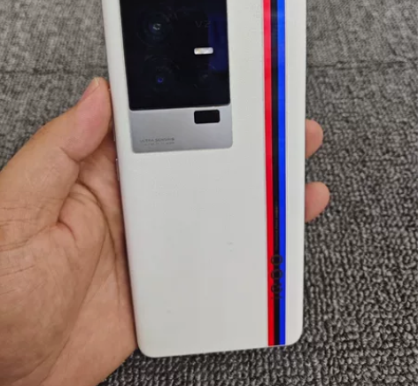 vivo iQOO 11 第二代骁龙8 1...