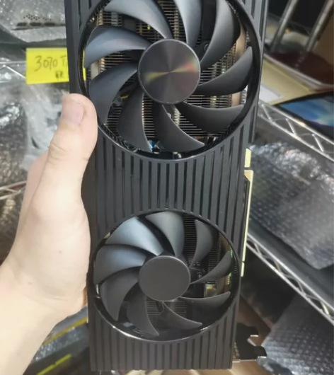 戴尔3080，3片，成色嘎嘎新，没有暗病没...