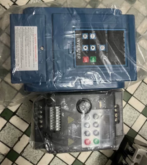 两个全新变频器 恒压供水单进单出变频器 H...